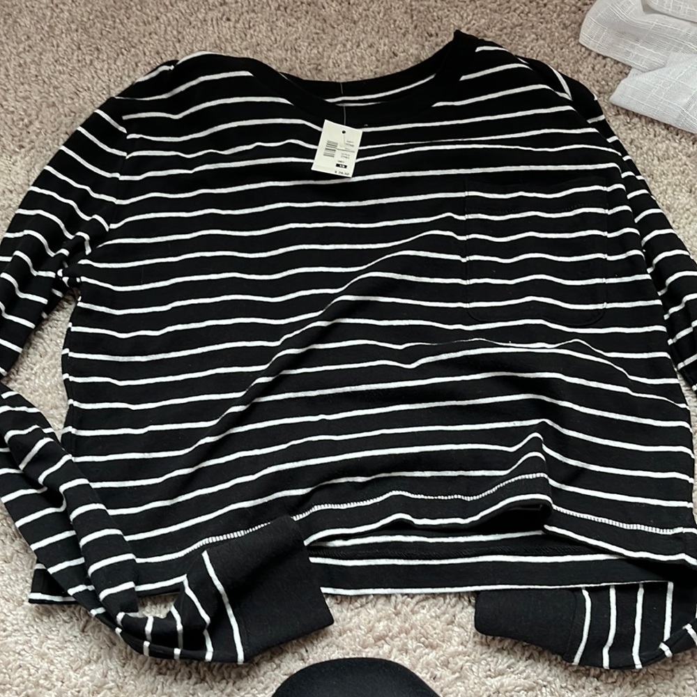 Black nd White Cropped long sleeve shirt